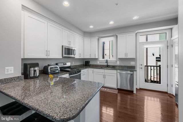 2944 STELLA BLUE LN, Fairfax, VA 22031