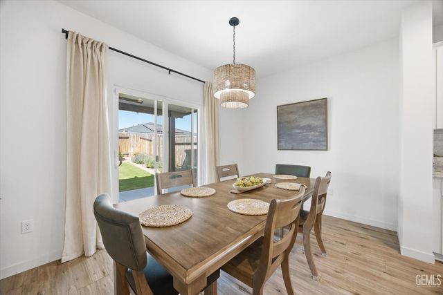 910 Hartlepool Avenue, Bakersfield, CA 93307