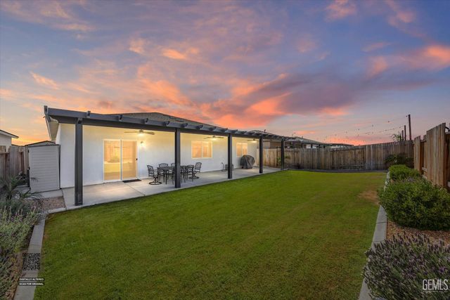 910 Hartlepool Avenue, Bakersfield, CA 93307