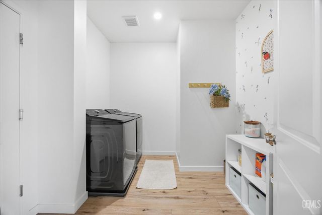 910 Hartlepool Avenue, Bakersfield, CA 93307