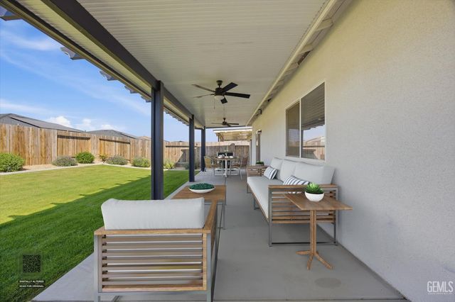 910 Hartlepool Avenue, Bakersfield, CA 93307