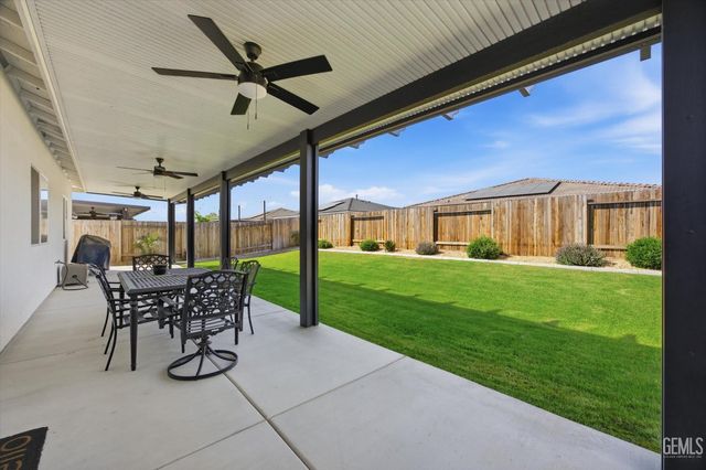 910 Hartlepool Avenue, Bakersfield, CA 93307