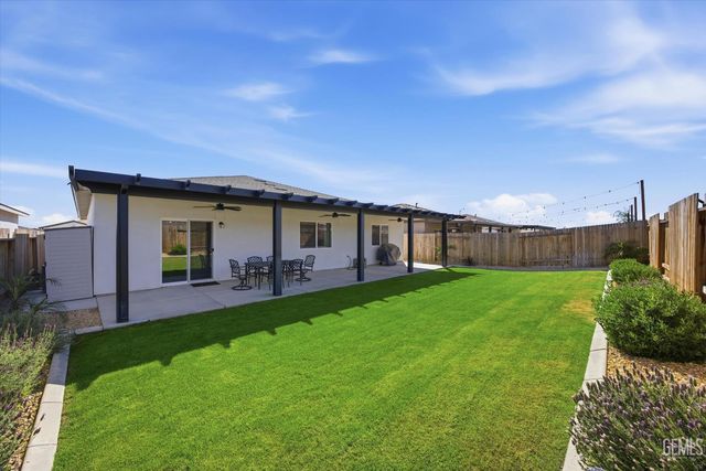 910 Hartlepool Avenue, Bakersfield, CA 93307