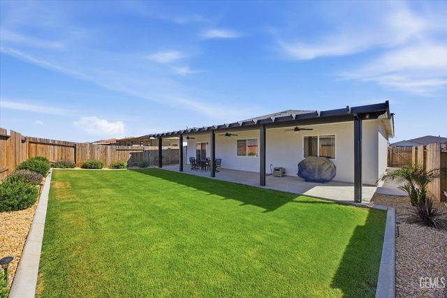 910 Hartlepool Avenue, Bakersfield, CA 93307