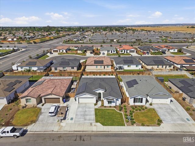 910 Hartlepool Avenue, Bakersfield, CA 93307