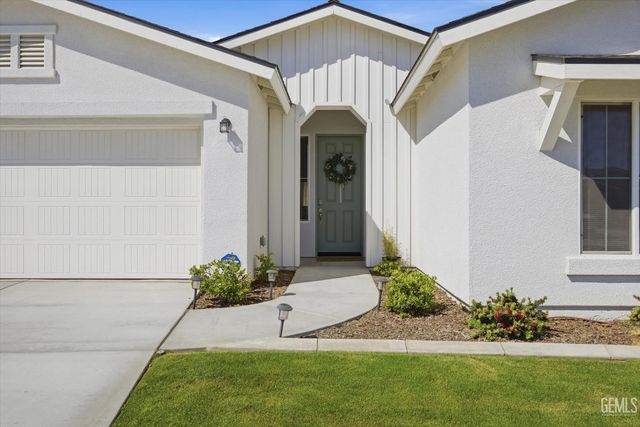 910 Hartlepool Avenue, Bakersfield, CA 93307