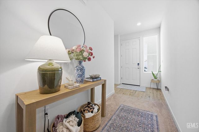 910 Hartlepool Avenue, Bakersfield, CA 93307