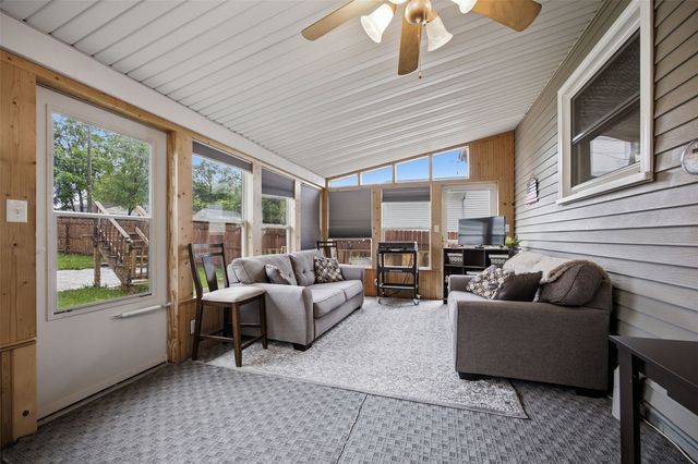 915 Krumboltz Drive, Marion, IA 52302