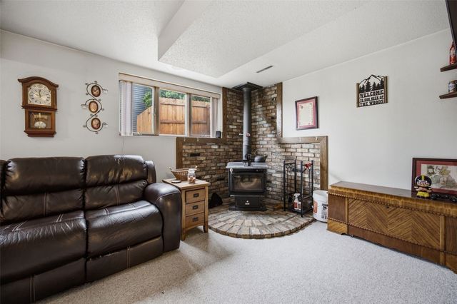 915 Krumboltz Drive, Marion, IA 52302