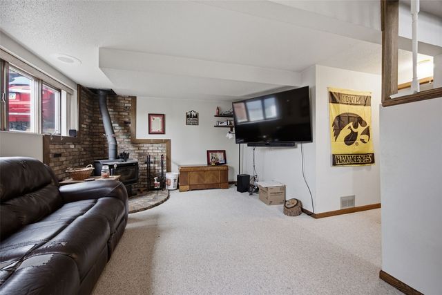 915 Krumboltz Drive, Marion, IA 52302