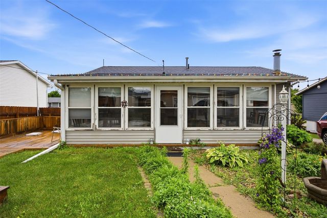 915 Krumboltz Drive, Marion, IA 52302