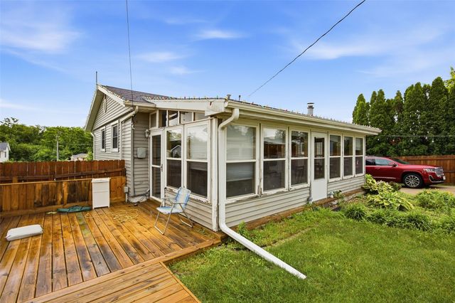 915 Krumboltz Drive, Marion, IA 52302