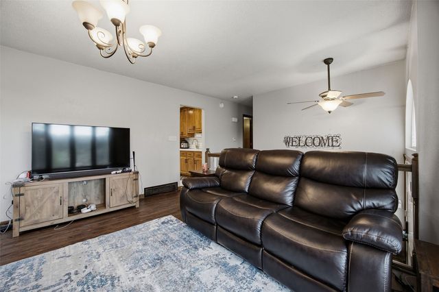 915 Krumboltz Drive, Marion, IA 52302