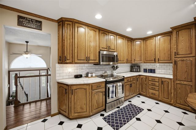 915 Krumboltz Drive, Marion, IA 52302