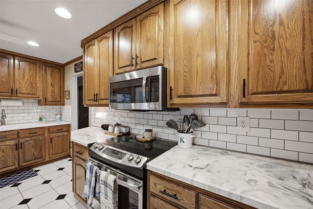 915 Krumboltz Drive, Marion, IA 52302