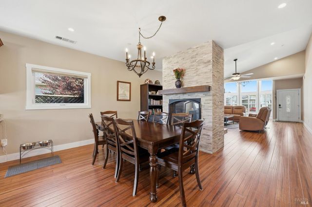 1640 Jenna Pl, Santa Rosa, CA 95403