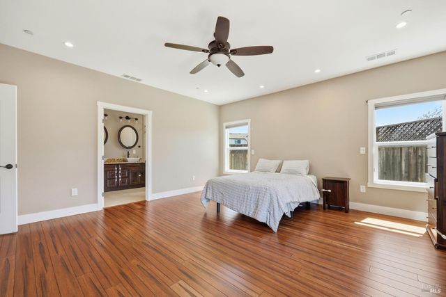 1640 Jenna Pl, Santa Rosa, CA 95403