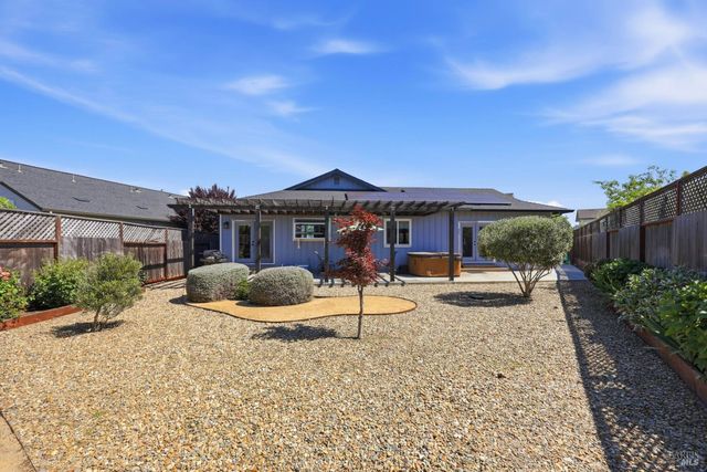1640 Jenna Pl, Santa Rosa, CA 95403