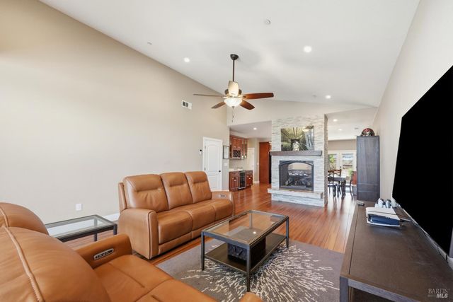 1640 Jenna Pl, Santa Rosa, CA 95403