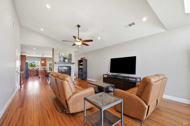 1640 Jenna Pl, Santa Rosa, CA 95403