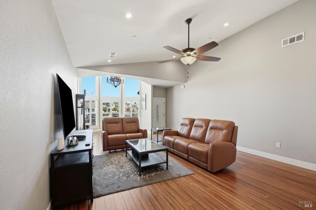 1640 Jenna Pl, Santa Rosa, CA 95403