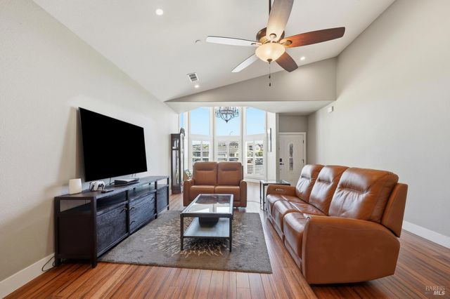 1640 Jenna Pl, Santa Rosa, CA 95403