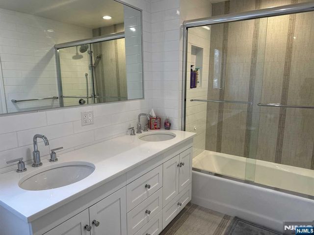 711 Camperdown Road, Teaneck, NJ 07666