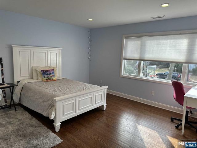 711 Camperdown Road, Teaneck, NJ 07666