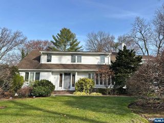 711 Camperdown Road, Teaneck, NJ 07666