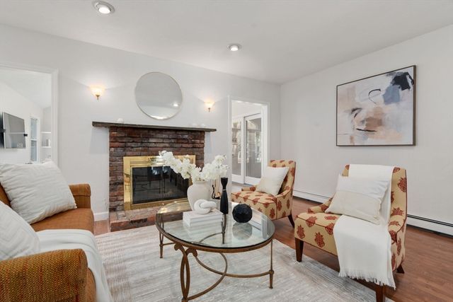 16 Blacksmith Dr, Medfield, MA 02052