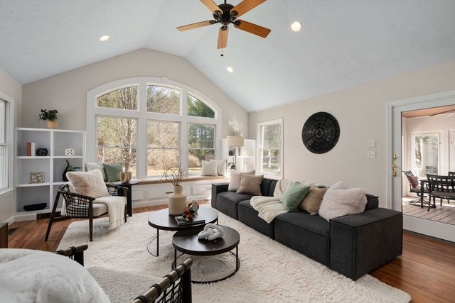 16 Blacksmith Dr, Medfield, MA 02052