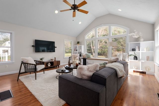 16 Blacksmith Dr, Medfield, MA 02052