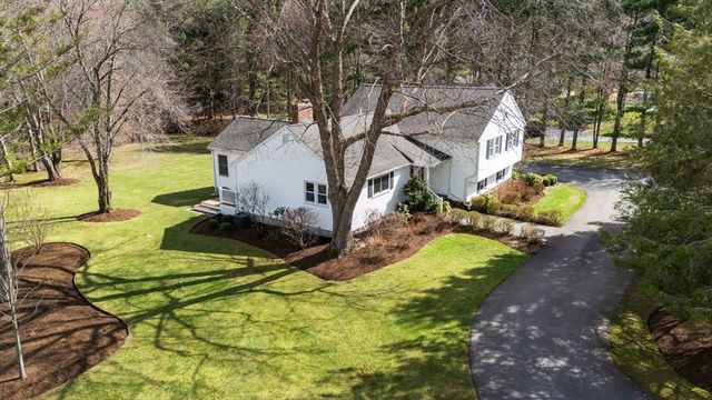 16 Blacksmith Dr, Medfield, MA 02052