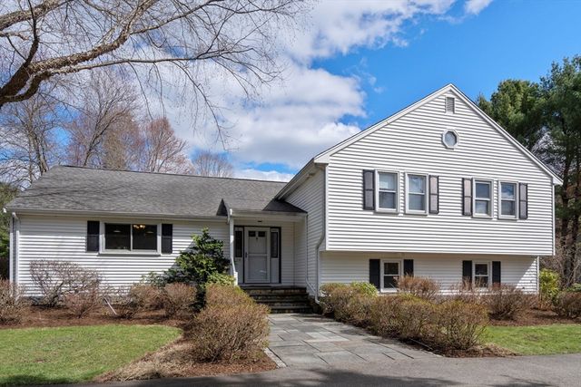 16 Blacksmith Dr, Medfield, MA 02052