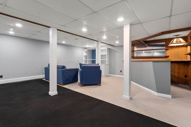 16 Blacksmith Dr, Medfield, MA 02052