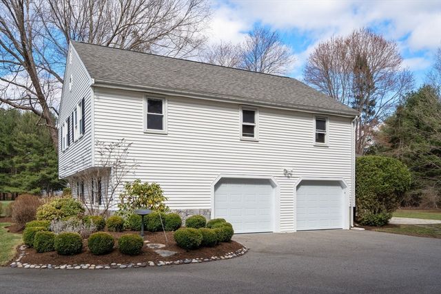 16 Blacksmith Dr, Medfield, MA 02052