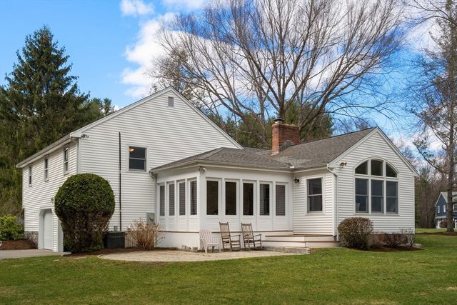 16 Blacksmith Dr, Medfield, MA 02052