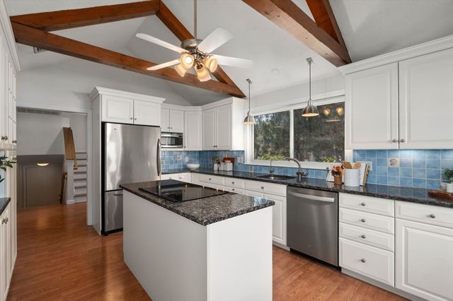 16 Blacksmith Dr, Medfield, MA 02052