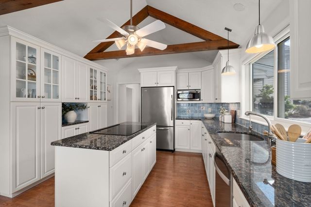 16 Blacksmith Dr, Medfield, MA 02052