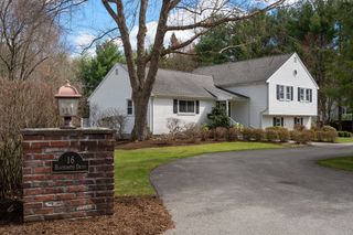 16 Blacksmith Dr, Medfield, MA 02052