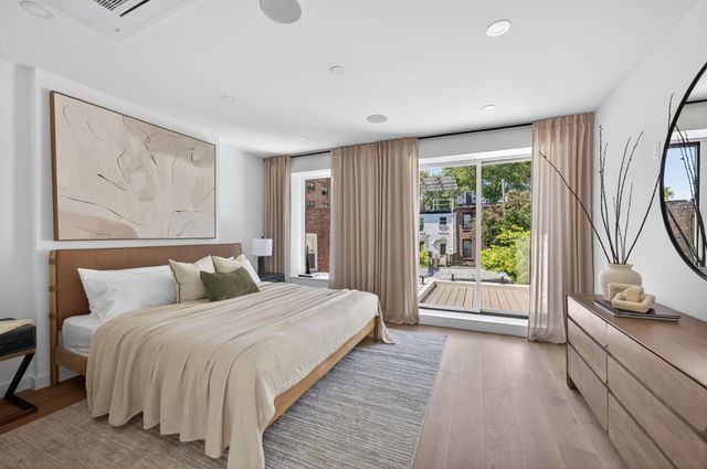 340 CARROLL Street, New York City, NY 11231