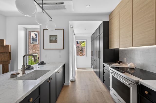 340 CARROLL Street, New York City, NY 11231