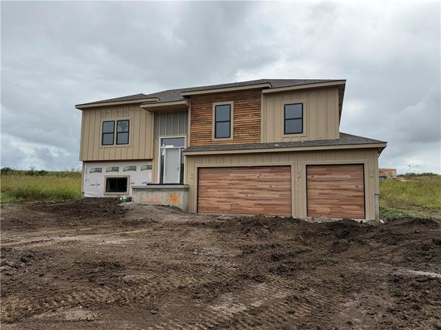 2121 Deerfield Terrace, Liberty, MO 64068