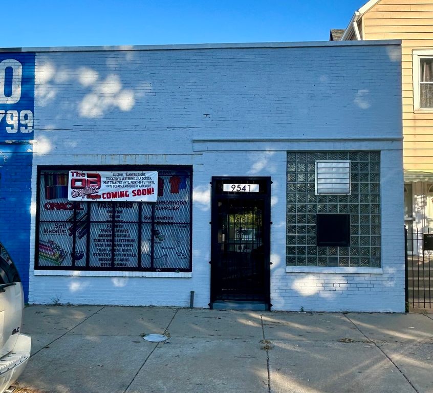 9541 S Commercial Avenue, Chicago, IL 60617