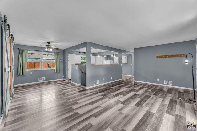 5718 SW 14th ST, Topeka, KS 66604