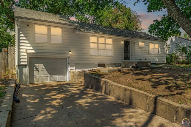 5718 SW 14th ST, Topeka, KS 66604