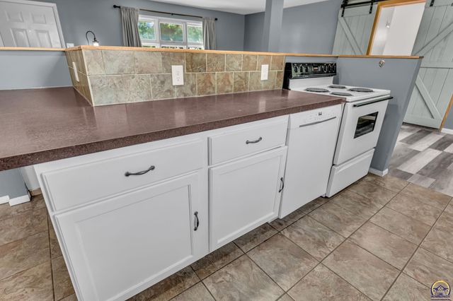 5718 SW 14th ST, Topeka, KS 66604