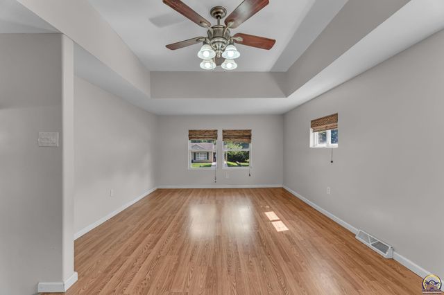5718 SW 14th ST, Topeka, KS 66604