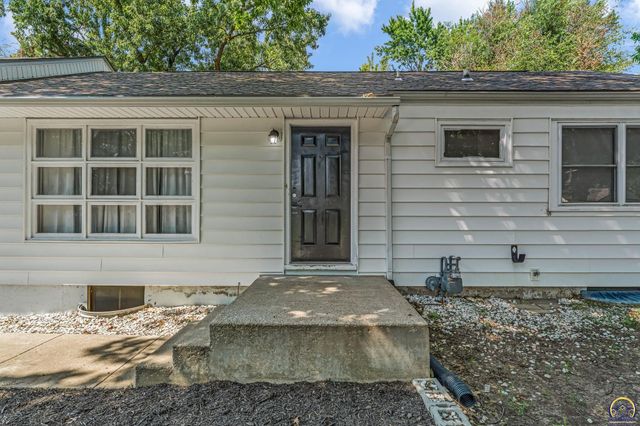 5718 SW 14th ST, Topeka, KS 66604