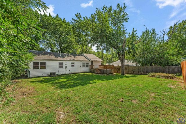 5718 SW 14th ST, Topeka, KS 66604